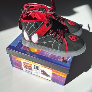 NWT Marvel Boys Size 13 High Top Sneakers Spiderman Shoes Light up Black Red